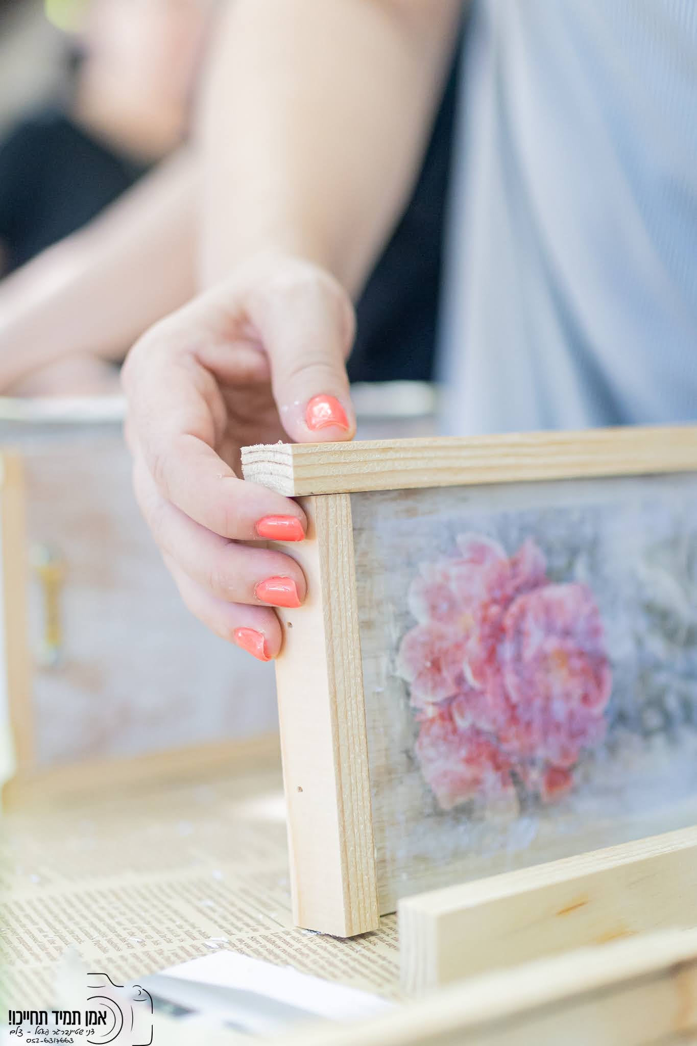סדנה קבוצתית לעשר משתתפות/ים "העברת תמונות על עץ" ויצירת 2 תמונות למשתתפ/ת